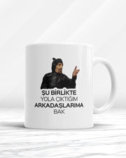 Şu Birlikte Yola Çıktığım Arkadaşlarıma Bak Kupa Bardak